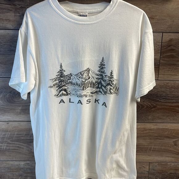 Gildan Activewear Collectible Tshirt “Alaska”, Size Medium, White, Unisex - Picture 2 of 5